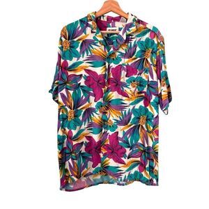 Islander Tropical Front Button Shirt in Men's Size Medium